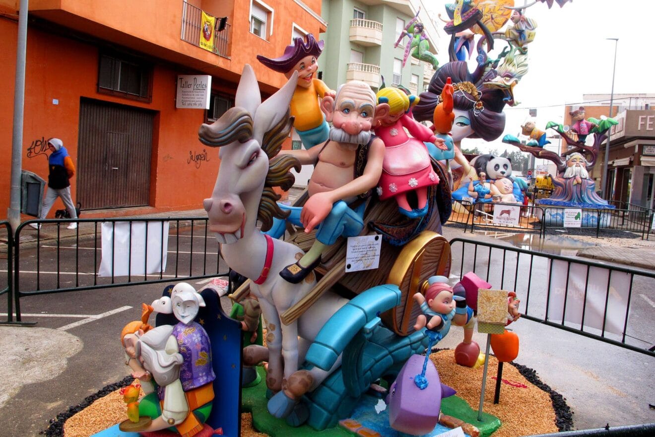 Monumento infantil de la falla Darrere del Castell