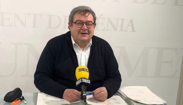 Bild: Paco Roselló während der Pressekonferenz
