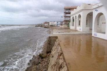 temporal en la playa de les devesses denia