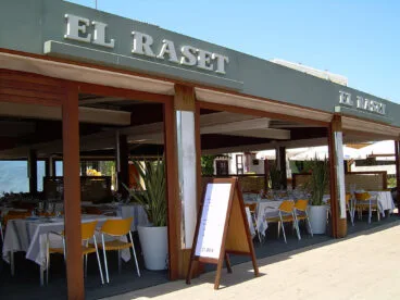 Terraza del restaurante El Raset