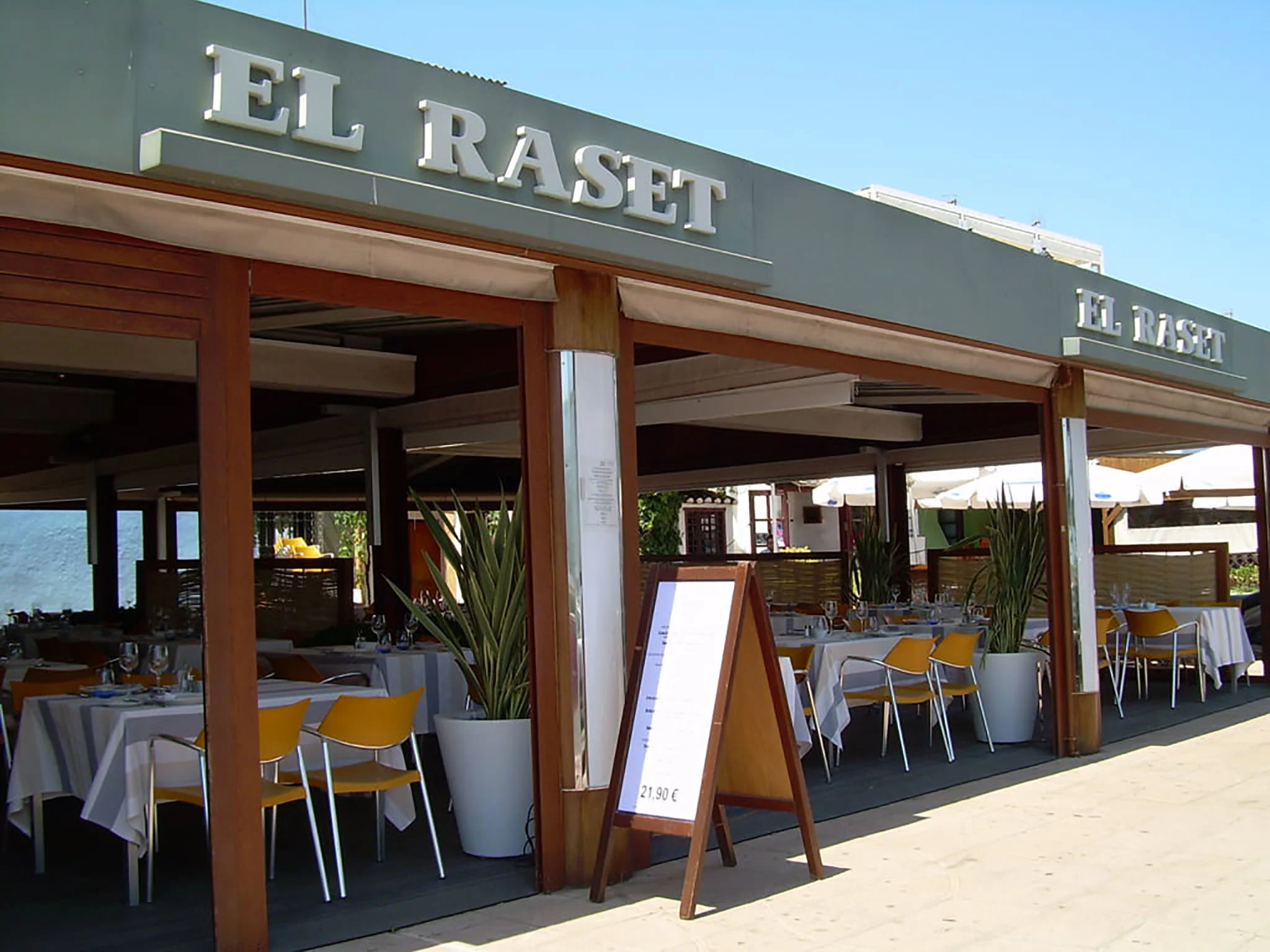 Terraza del restaurante El Raset