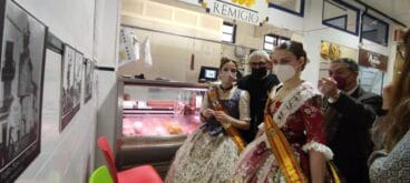 visita a la exposicion dels premis fallers del mercat municipal