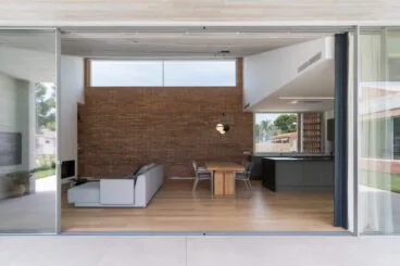 Vista del salón-comedor abierto a la cocina