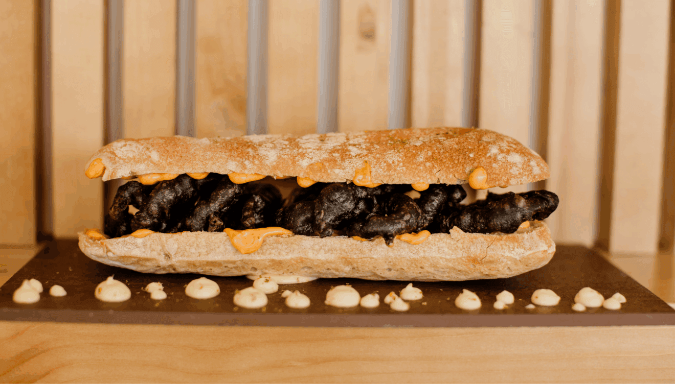 Bocatín de calamar con pan de cristal y mayonesa de kimchi y lima