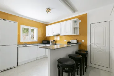 Cocina abierta con barra americana