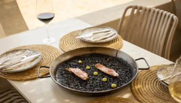 El arroz negro, sabor profundo y tradición en cada bocado