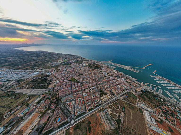 El casco urbano de Dénia visto desde el aire