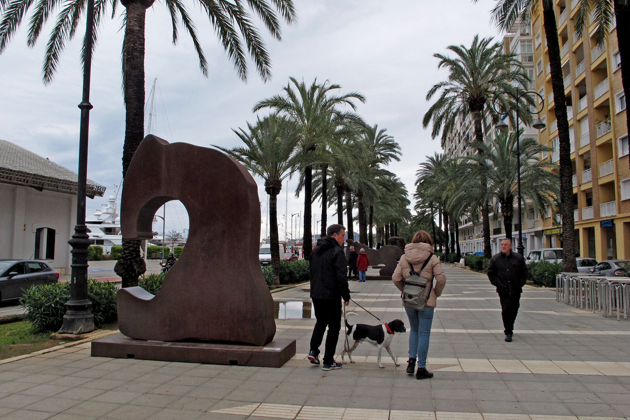 Esculturas de Juan Méjica en el puerto de Dénia 01