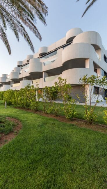 Fachada que simula las olas del mar – Las Olas