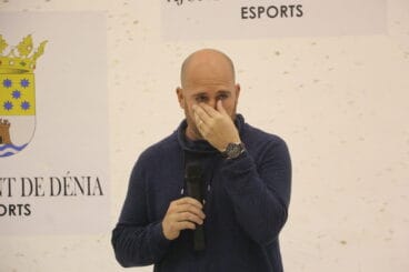 Félix se muestra emocionado en el anuncio de su retirada