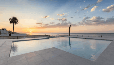 Piscina comunitaria frente al mar – Las Olas