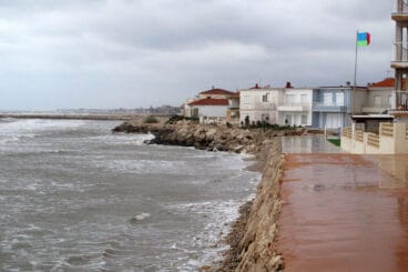 temporal de mar durante el mes de marzo en les deveses de denia