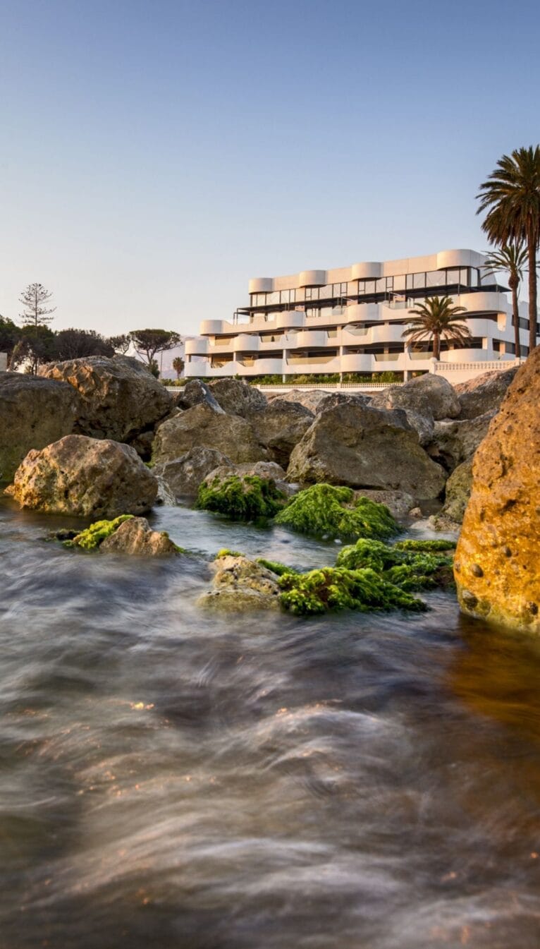 Urbanización Las Olas integrada en el paisaje