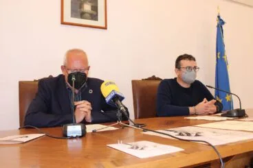 vicent grimalt junto a raul garcia de la reina durante la presentacion de memoria i futur