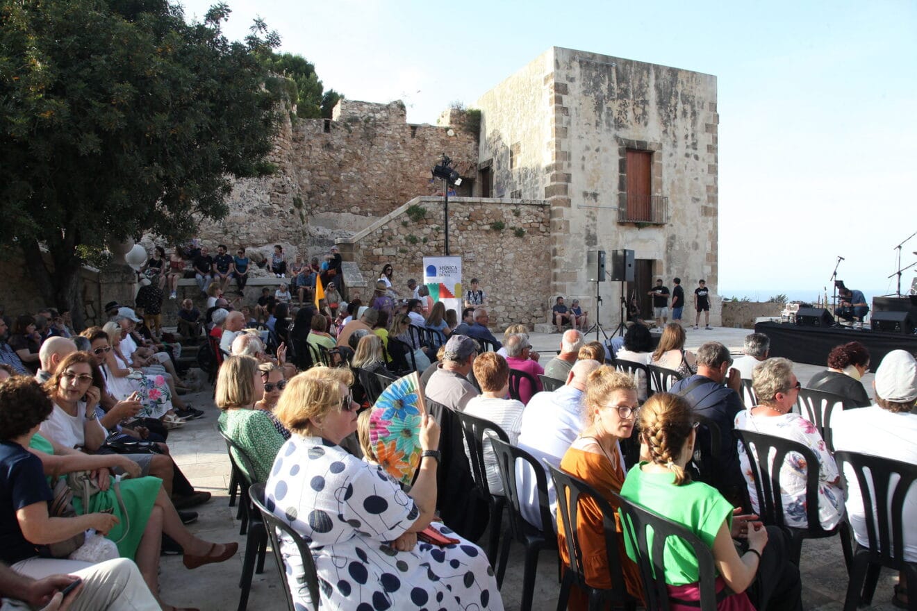 Acto de presentación de Música al Castell