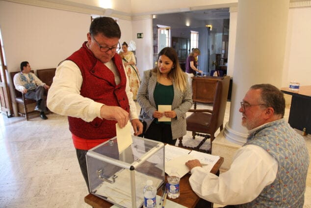 aida y noa son elegidas falleras mayores de denia 01