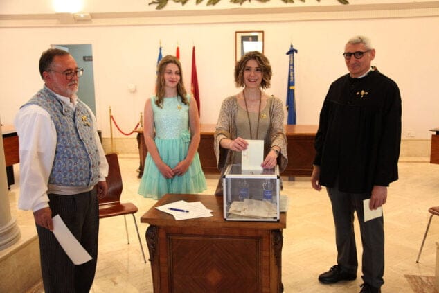 aida y noa son elegidas falleras mayores de denia 03