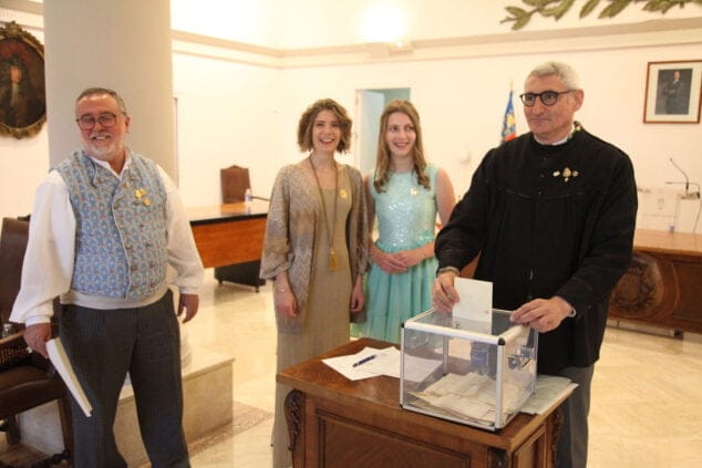 aida y noa son elegidas falleras mayores de denia 04