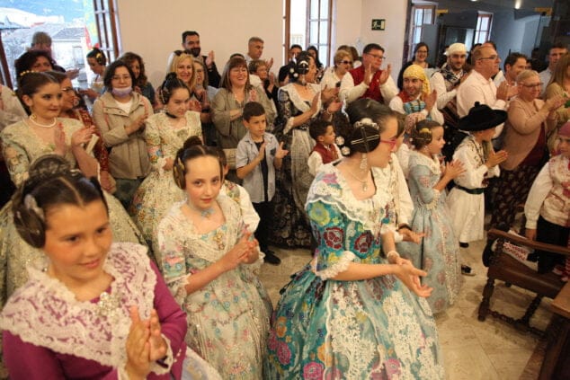 aida y noa son elegidas falleras mayores de denia 15