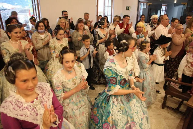 Así reaccionaron Noa y Aida al ser elegidas Falleras Mayores de Dénia 51 aida y noa son elegidas falleras mayores de denia 15