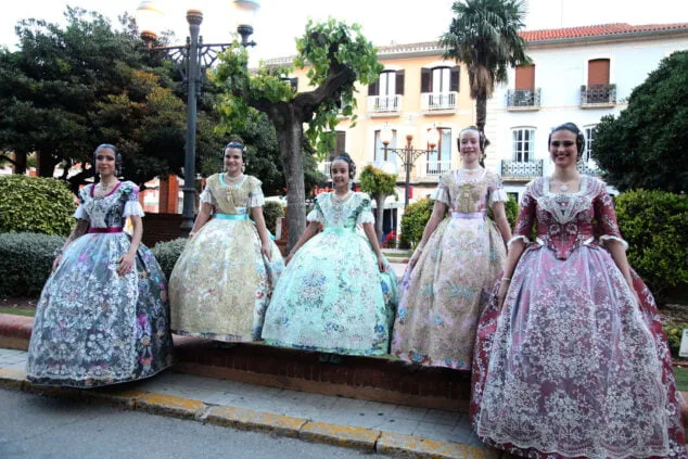 Así reaccionaron Noa y Aida al ser elegidas Falleras Mayores de Dénia 57 aida y noa son elegidas falleras mayores de denia 19