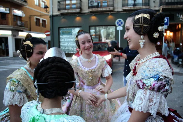 Así reaccionaron Noa y Aida al ser elegidas Falleras Mayores de Dénia 55 aida y noa son elegidas falleras mayores de denia 21