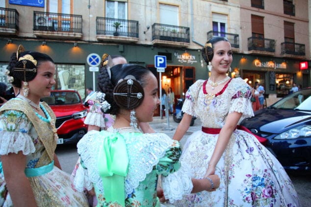 aida y noa son elegidas falleras mayores de denia 22