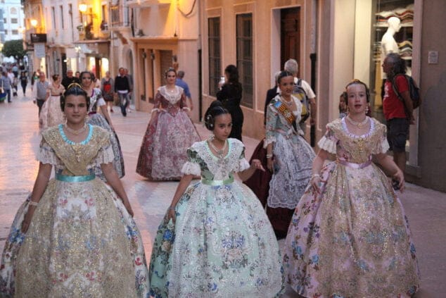 aida y noa son elegidas falleras mayores de denia 28