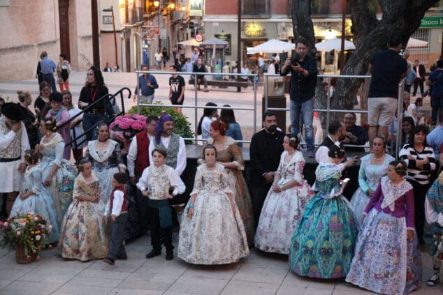 aida y noa son elegidas falleras mayores de denia 31