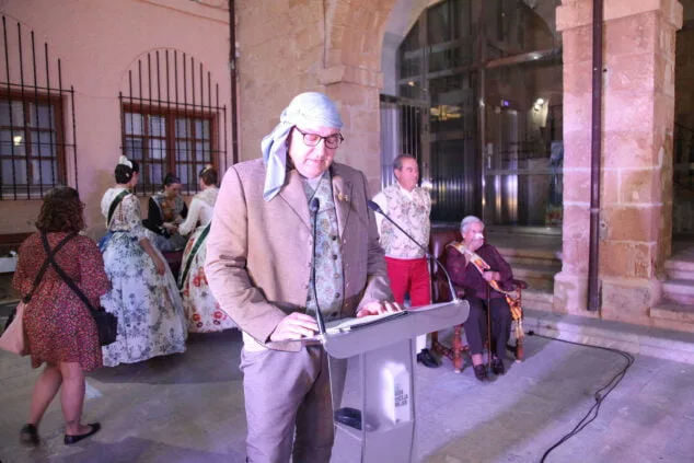 Así reaccionaron Noa y Aida al ser elegidas Falleras Mayores de Dénia 70 aida y noa son elegidas falleras mayores de denia 33