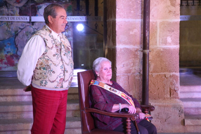 Aida und Noa werden zu Major Falleras von Dénia 36 gewählt