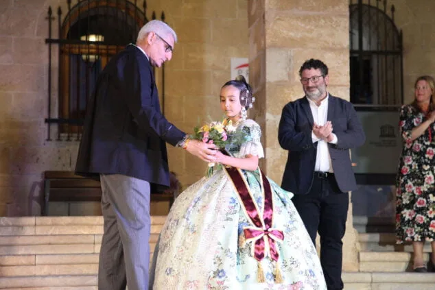 Así reaccionaron Noa y Aida al ser elegidas Falleras Mayores de Dénia 75 aida y noa son elegidas falleras mayores de denia 40