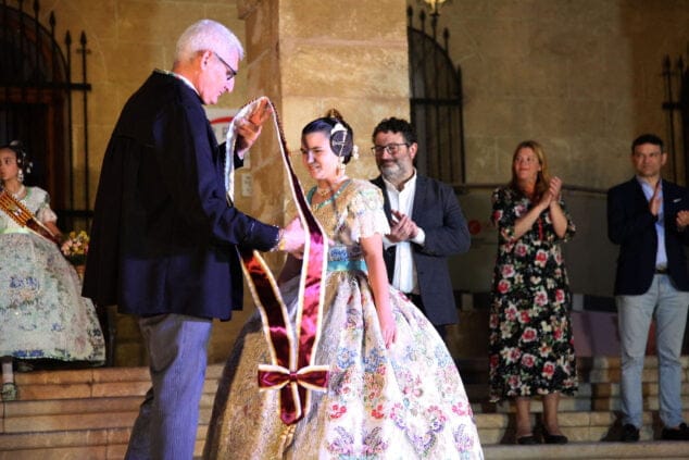 aida y noa son elegidas falleras mayores de denia 42