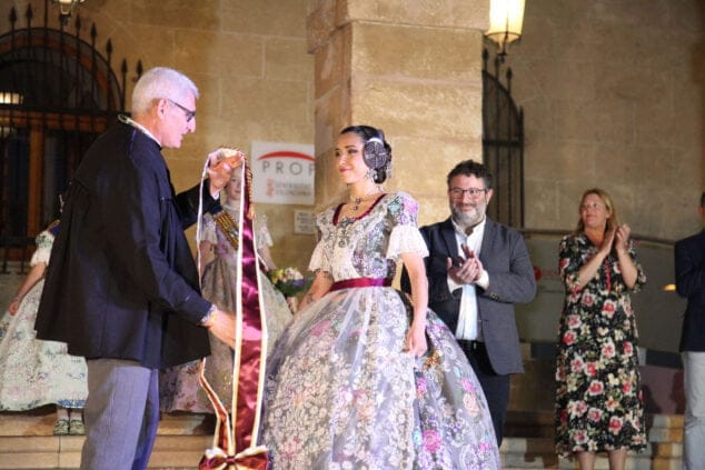 aida y noa son elegidas falleras mayores de denia 46