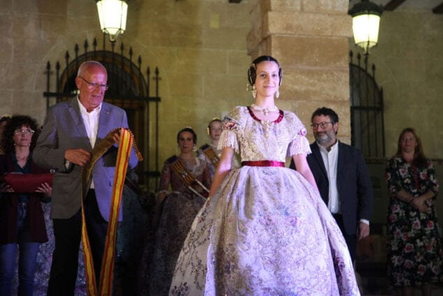 aida y noa son elegidas falleras mayores de denia 51