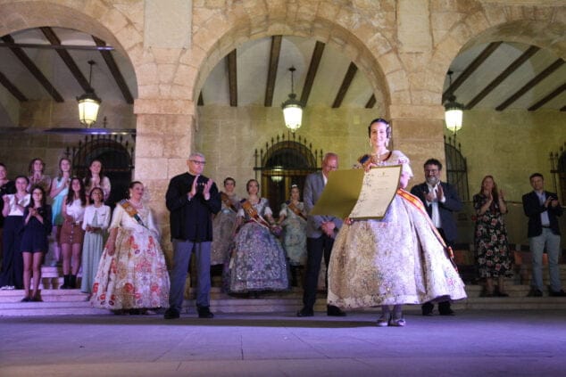 aida y noa son elegidas falleras mayores de denia 54
