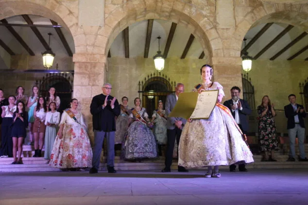 Así reaccionaron Noa y Aida al ser elegidas Falleras Mayores de Dénia 14 aida y noa son elegidas falleras mayores de denia 54
