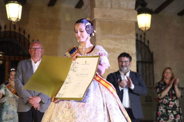 aida y noa son elegidas falleras mayores de denia 55