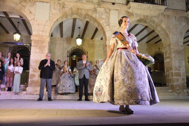aida y noa son elegidas falleras mayores de denia 56