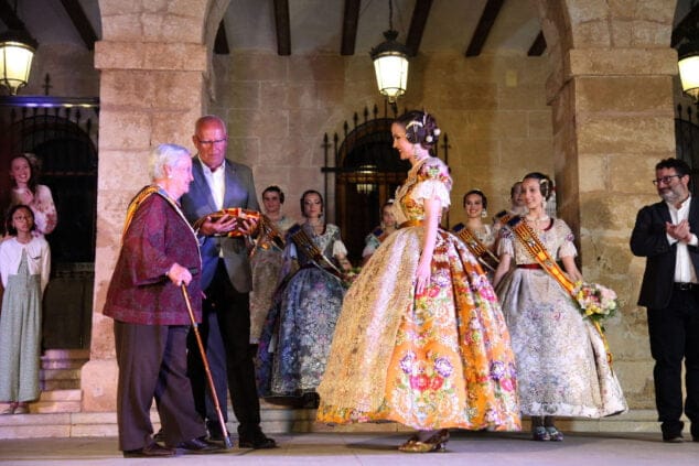 aida y noa son elegidas falleras mayores de denia 57