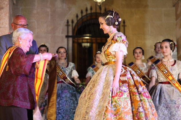 aida y noa son elegidas falleras mayores de denia 59