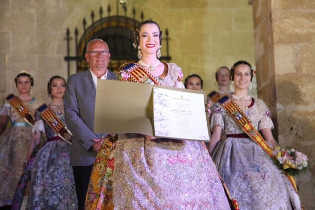 aida y noa son elegidas falleras mayores de denia 62