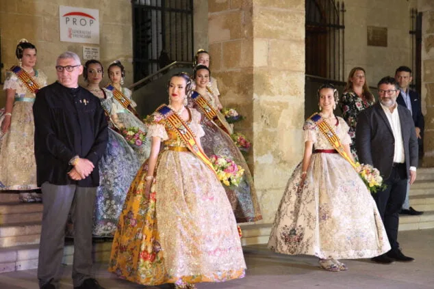 Así reaccionaron Noa y Aida al ser elegidas Falleras Mayores de Dénia 21 aida y noa son elegidas falleras mayores de denia 65