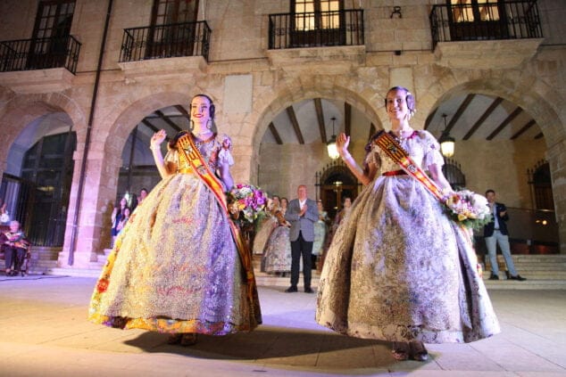 aida y noa son elegidas falleras mayores de denia 66