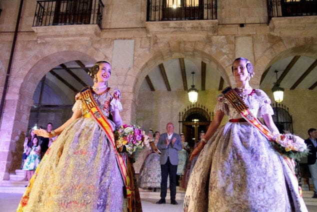 aida y noa son elegidas falleras mayores de denia 68