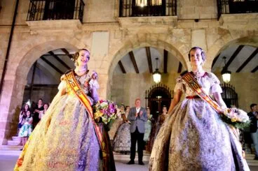 Aida y Noa son elegidas Falleras Mayores de Dénia 69