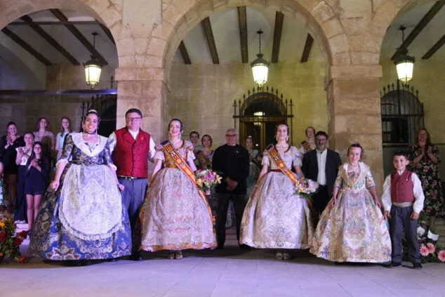 Así reaccionaron Noa y Aida al ser elegidas Falleras Mayores de Dénia 32 aida y noa son elegidas falleras mayores de denia 72