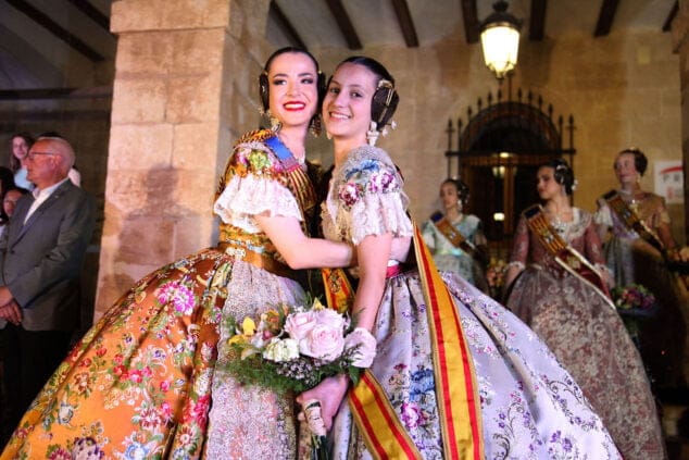 aida y noa son elegidas falleras mayores de denia 75