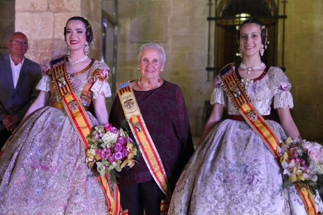 Así reaccionaron Noa y Aida al ser elegidas Falleras Mayores de Dénia 34 aida y noa son elegidas falleras mayores de denia 76