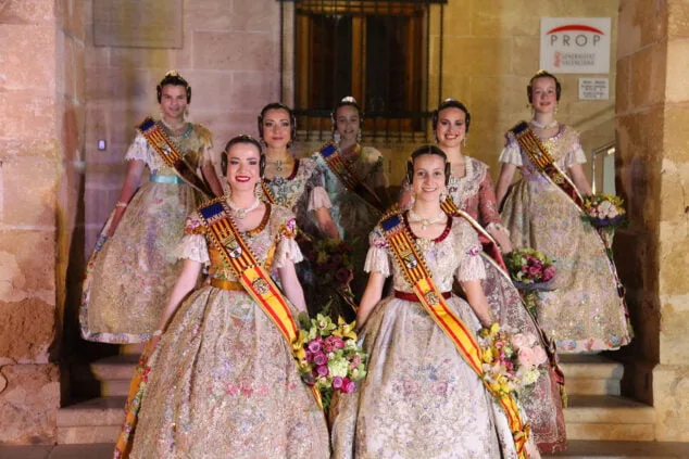 Así reaccionaron Noa y Aida al ser elegidas Falleras Mayores de Dénia 79 aida y noa son elegidas falleras mayores de denia 78